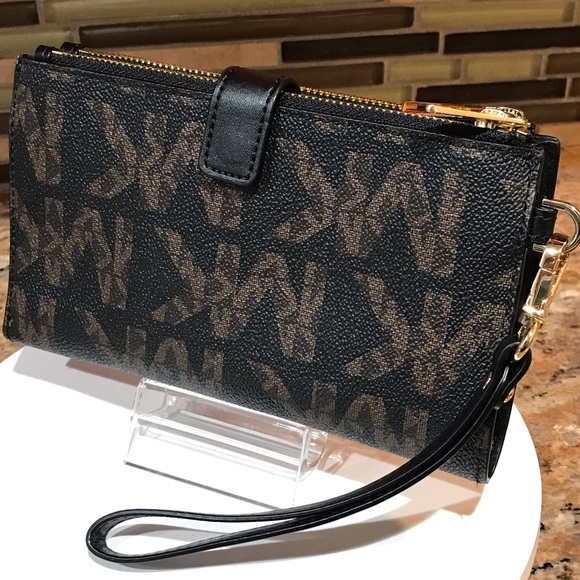 MICHAEL KORS Signature Wristlet ππ₯β€οΈ - Picture 5 of 16